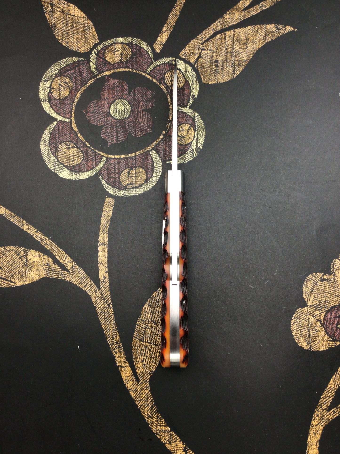 Tim Robertson “Hayes Model” with Outstanding Roof Line jigged bone scales.