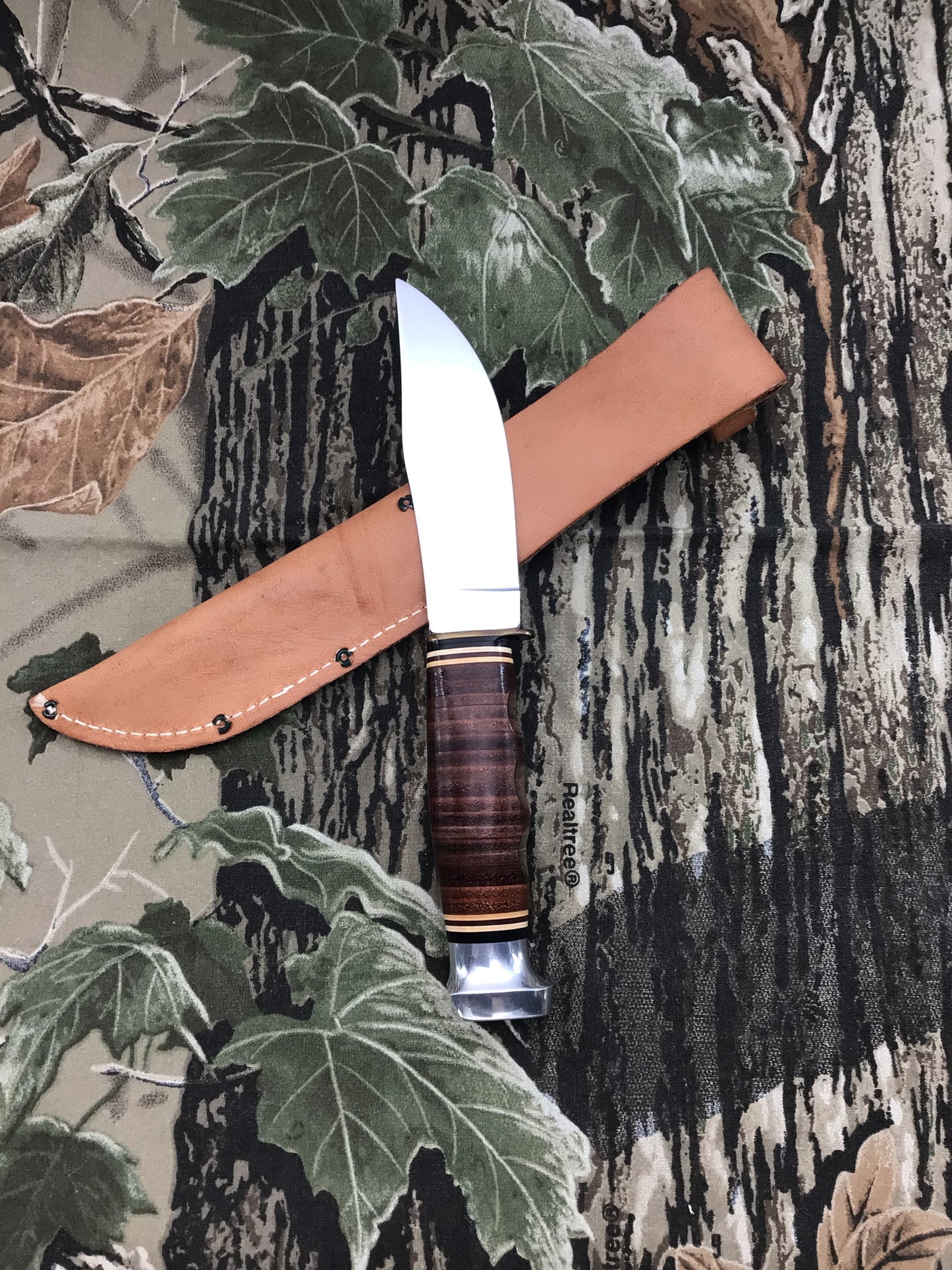 KaBar “1203 Skinner” NOS in box.