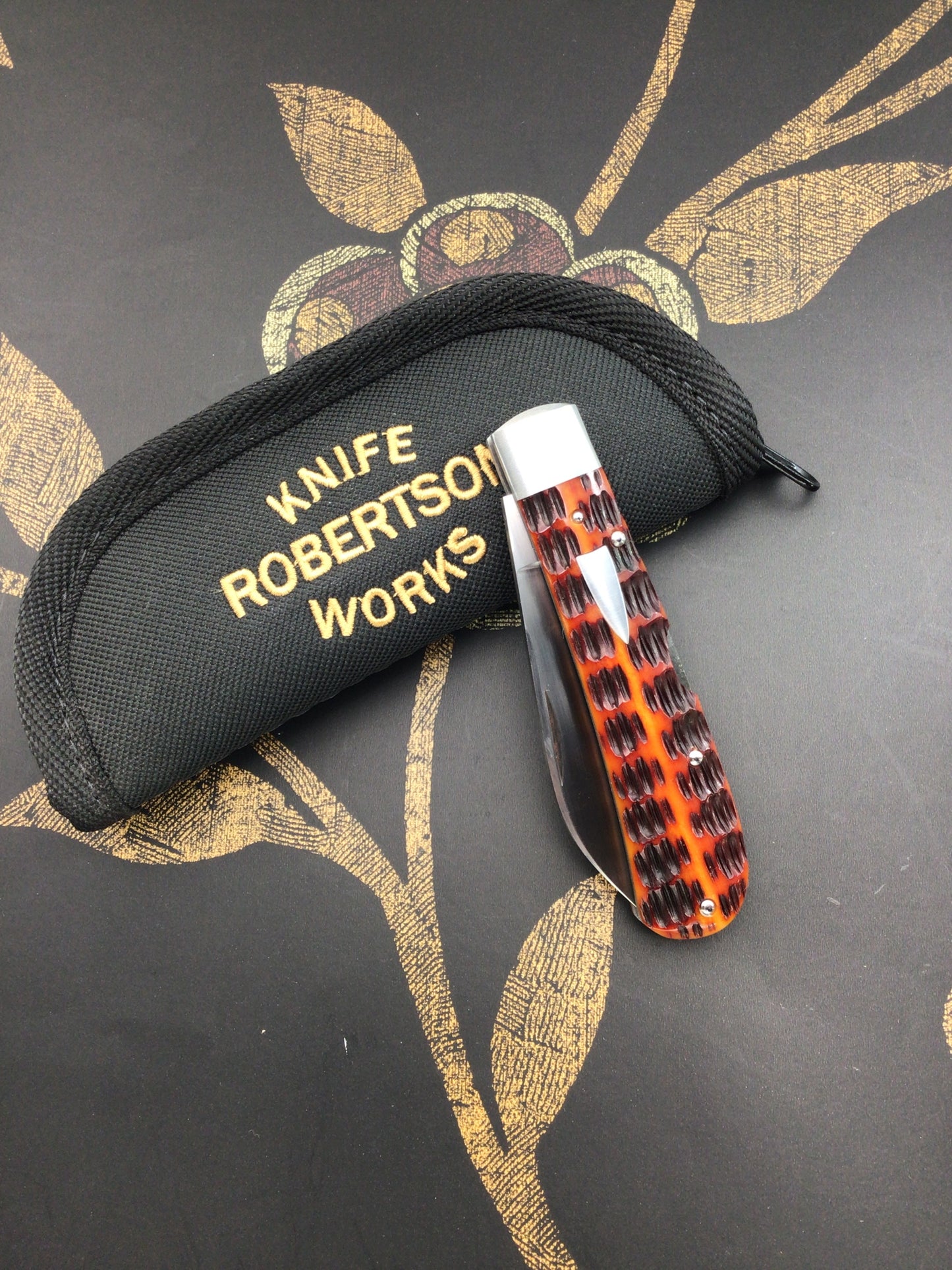 Tim Robertson “Hayes Model” with Outstanding Roof Line jigged bone scales.
