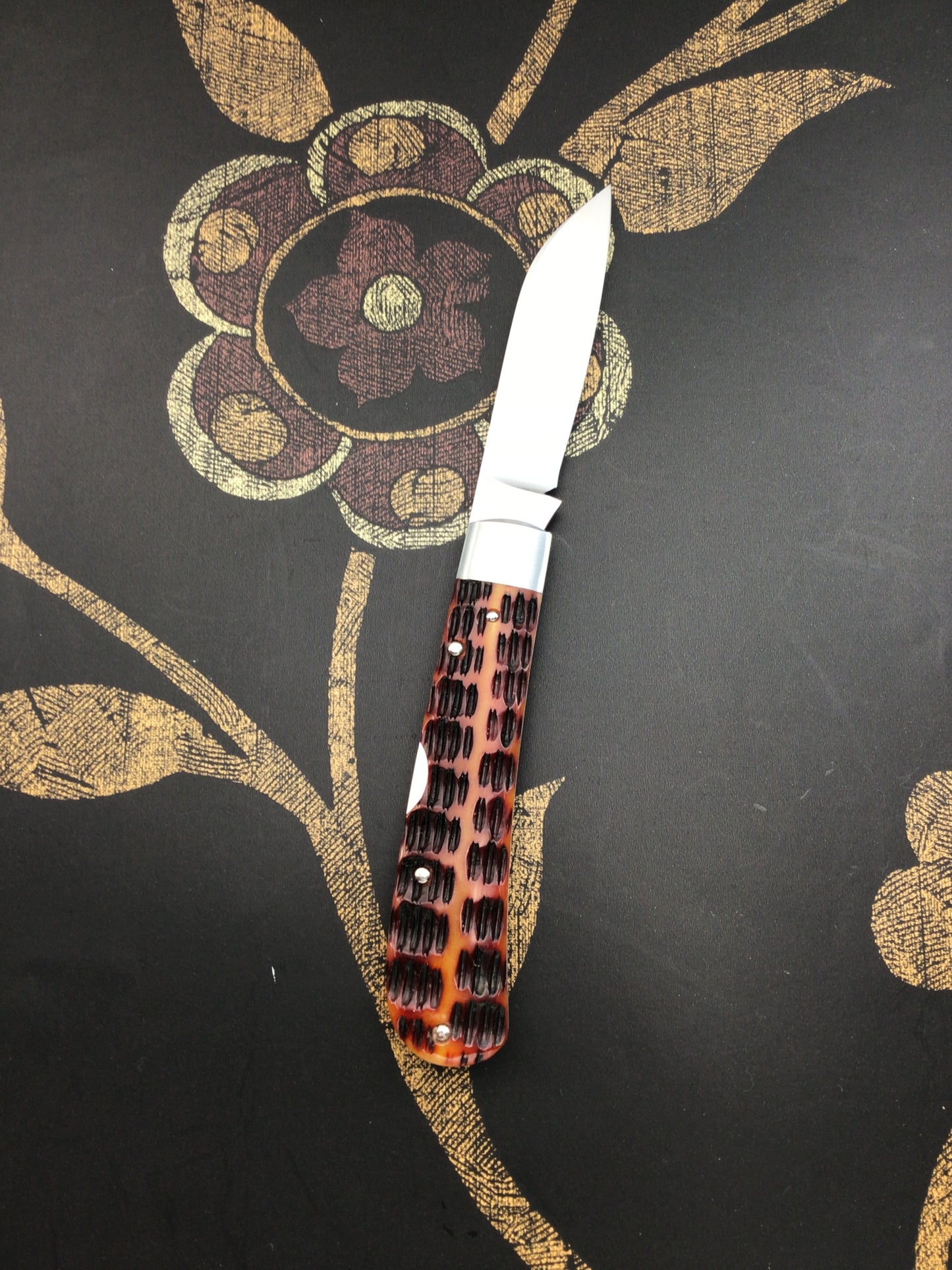 Tim Robertson “Hayes Model” with Outstanding Roof Line jigged bone scales.