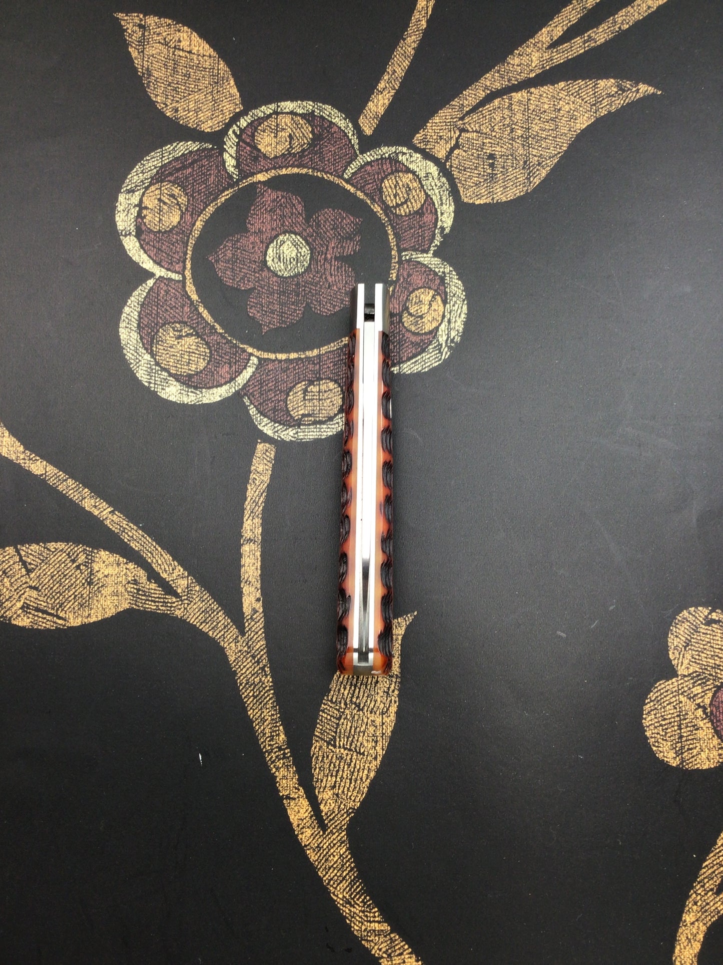 Tim Robertson “Hayes Model” with Outstanding Roof Line jigged bone scales.