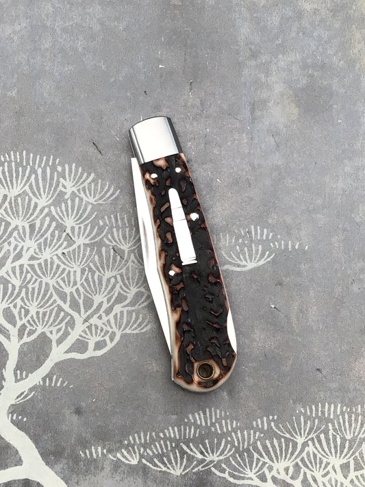 Takeshi Matsusaki “50% R1306” Lockback with Amber Stag scales. A Ryuichi Kawamura pattern.   (2)