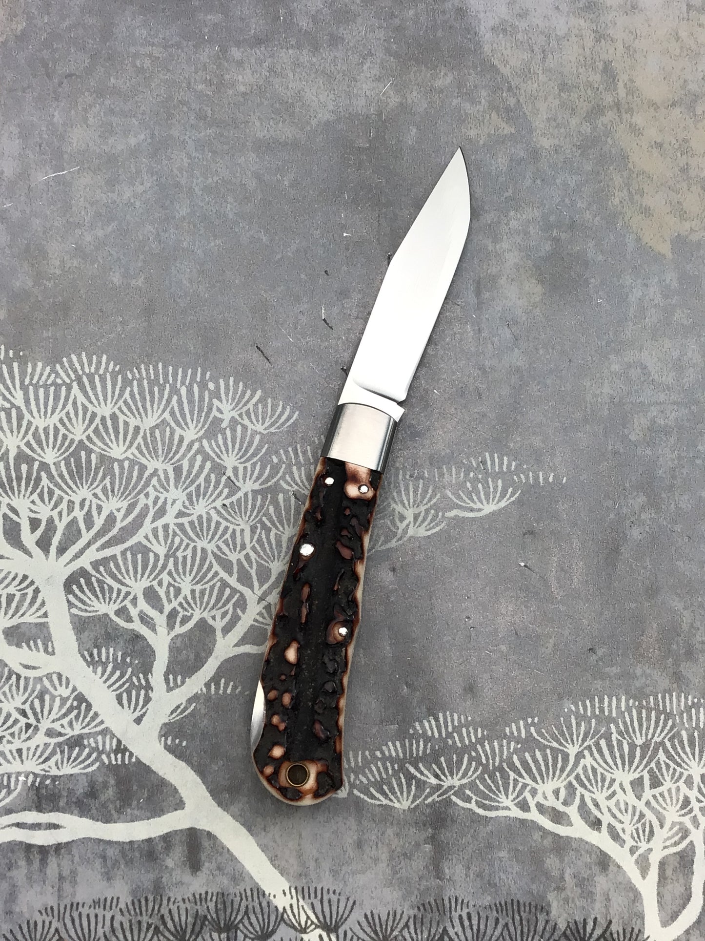 Takeshi Matsusaki “50% R1306” Lockback with Amber Stag scales. A Ryuichi Kawamura pattern.   (2)