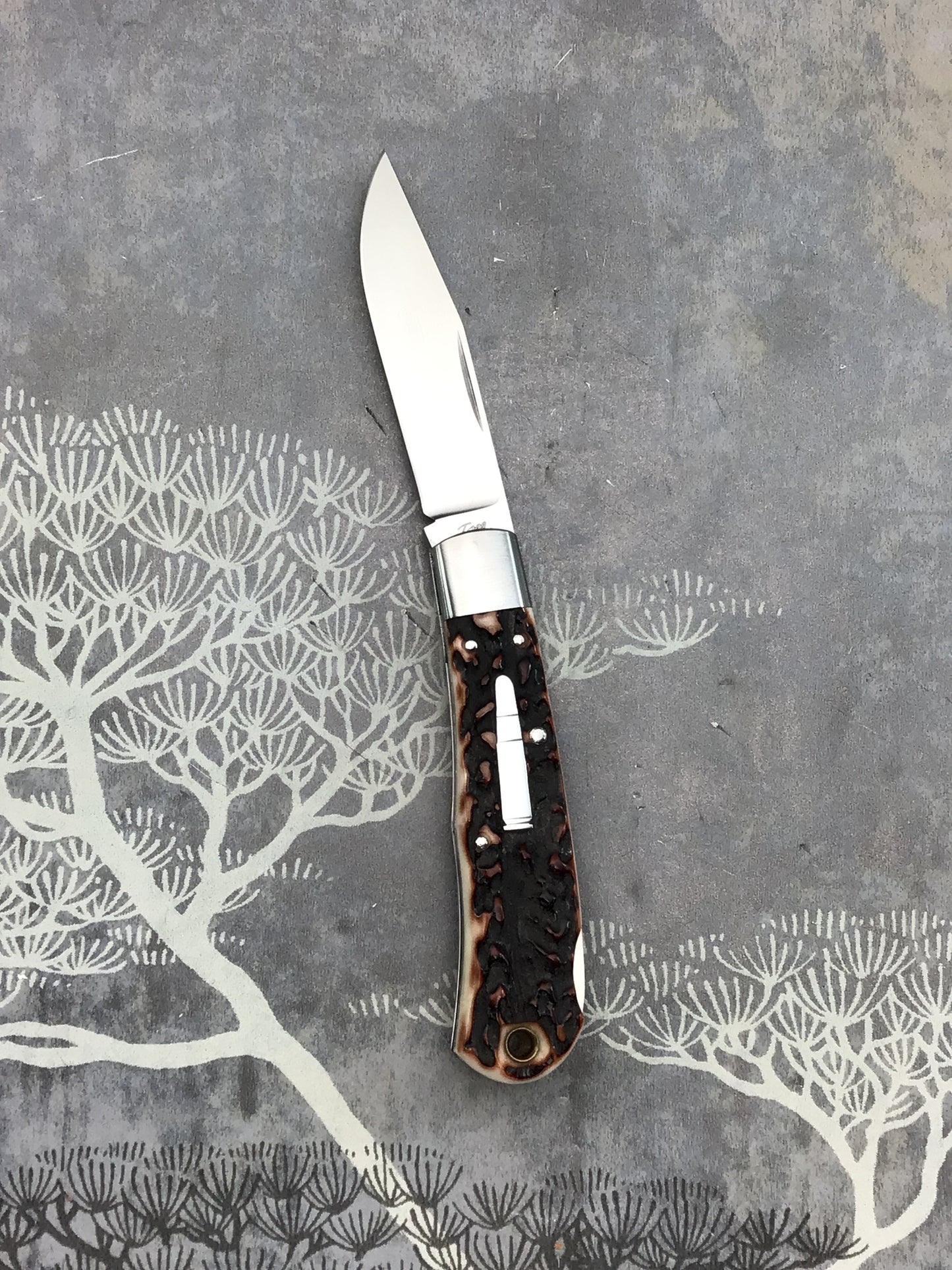 Takeshi Matsusaki “50% R1306” Lockback with Amber Stag scales. A Ryuichi Kawamura pattern.   (2)